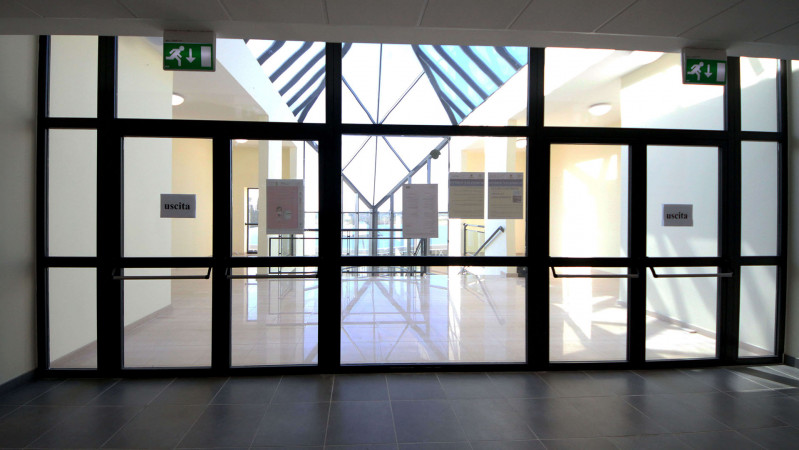 Porte vetrate in acciaiao EI60 colore RAL5010 copia.jpg